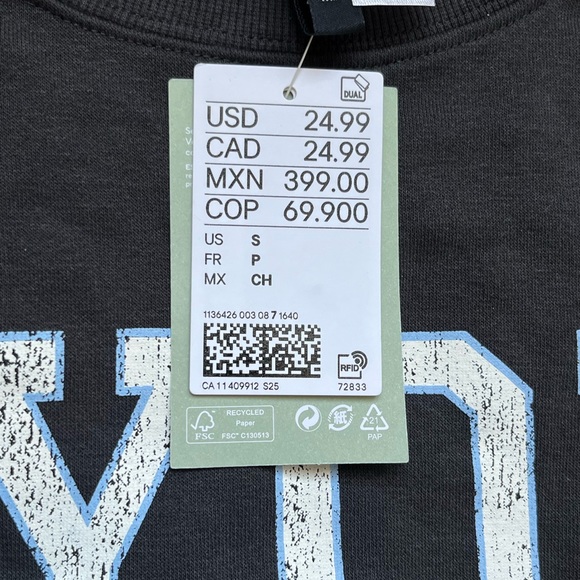 H&M DIVIDED Crew Neck - Picture 3 of 3